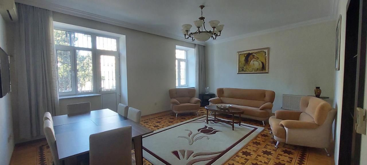 Azneft Royal Suite Apartment Sea View バクー エクステリア 写真