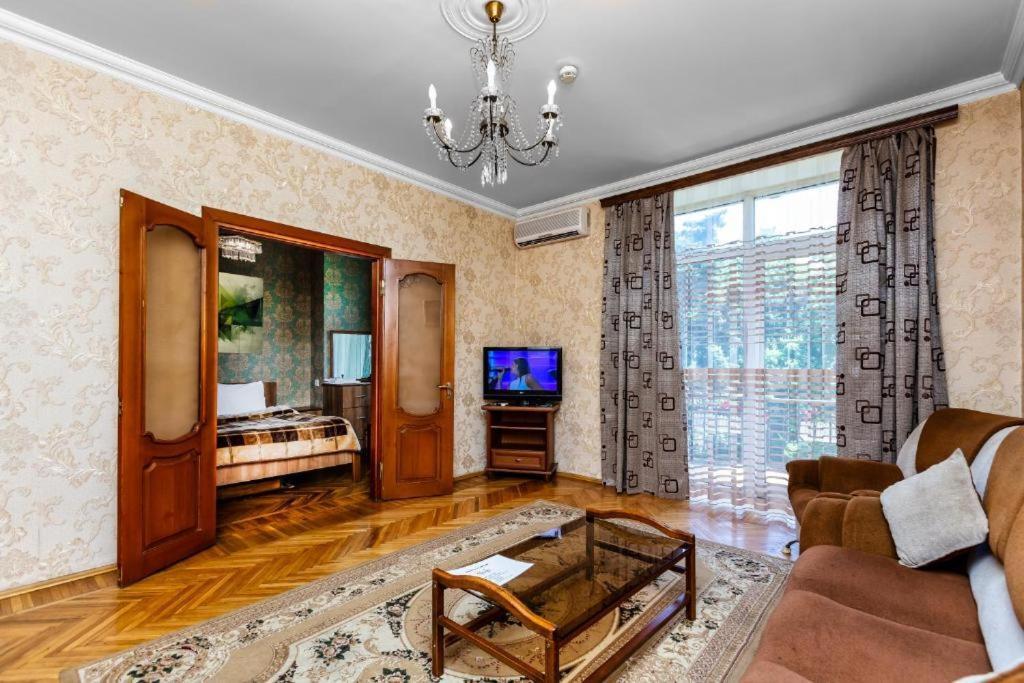 Azneft Royal Suite Apartment Sea View バクー エクステリア 写真